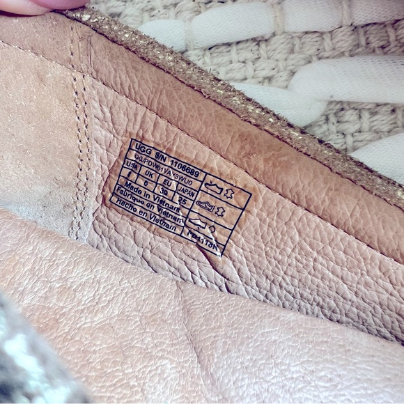 UGG Women's Clair Loafer Metallic Gold Leather Size 8 - Picture 3 of 8